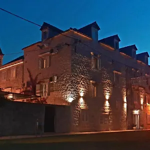 Vendégház Carol